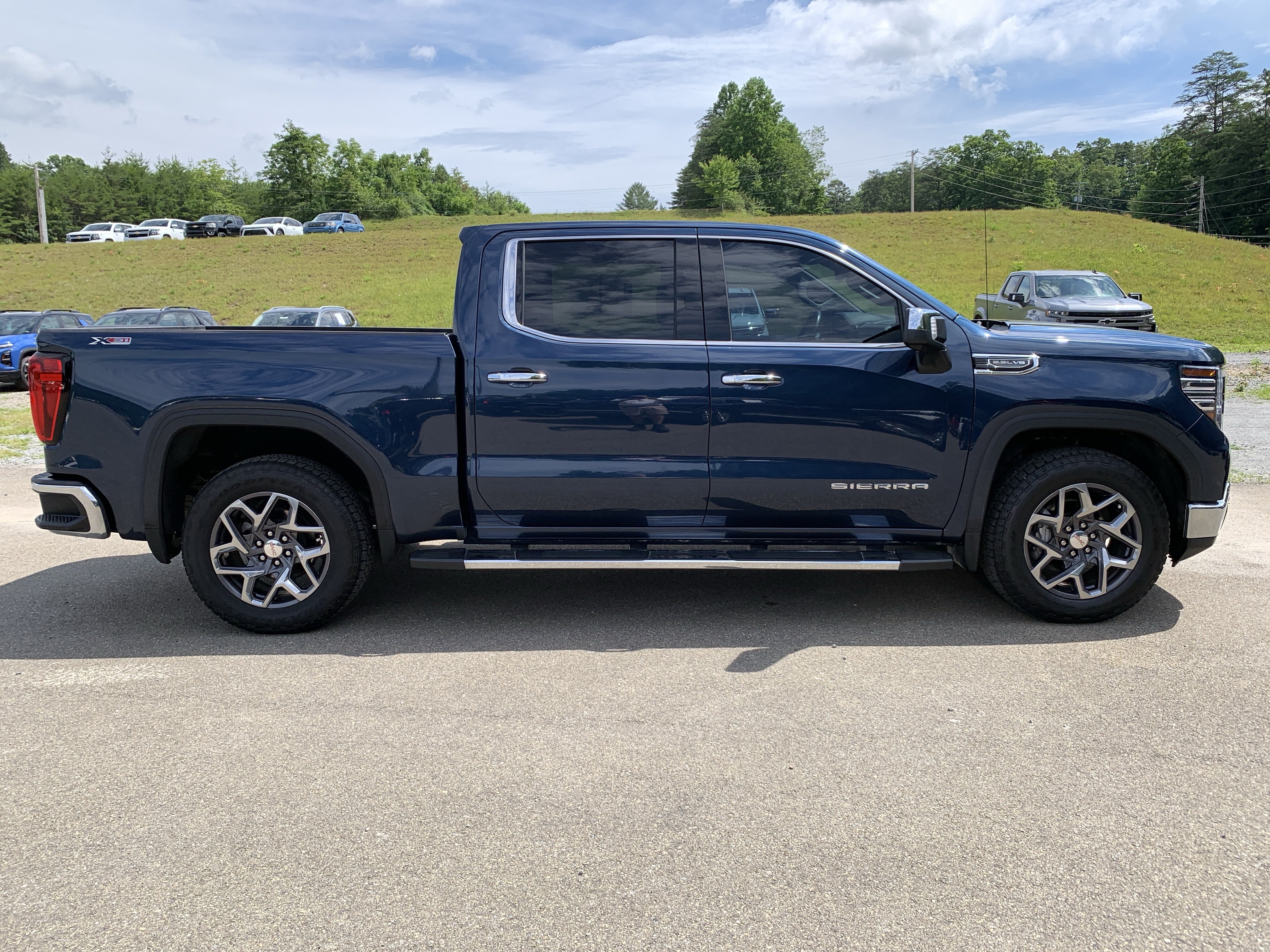 Used 2022 GMC Sierra 1500 SLT w/ SLT Premium Plus Package AWD/4WD image 10