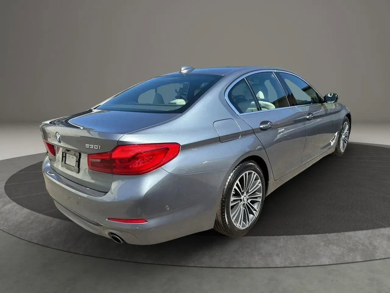 Used 2018 BMW 530i xDrive w/ Premium Package AWD/4WD image 5