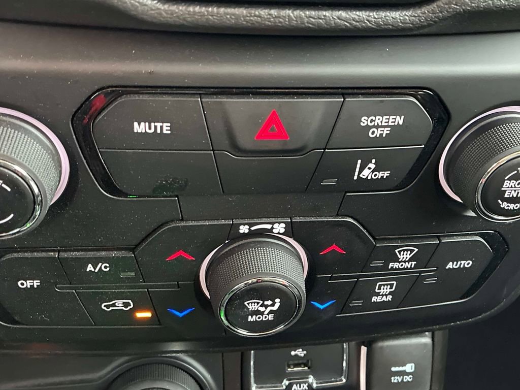 Used 2023 Jeep Renegade Latitude w/ Premium Group AWD/4WD image 27