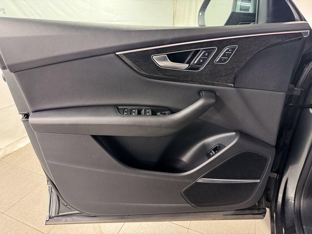 Used 2021 Audi Q8 Premium Plus AWD/4WD image 15