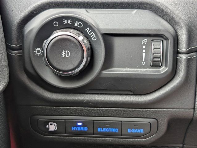 Used 2025 Jeep Wrangler Unlimited Sahara AWD/4WD image 21