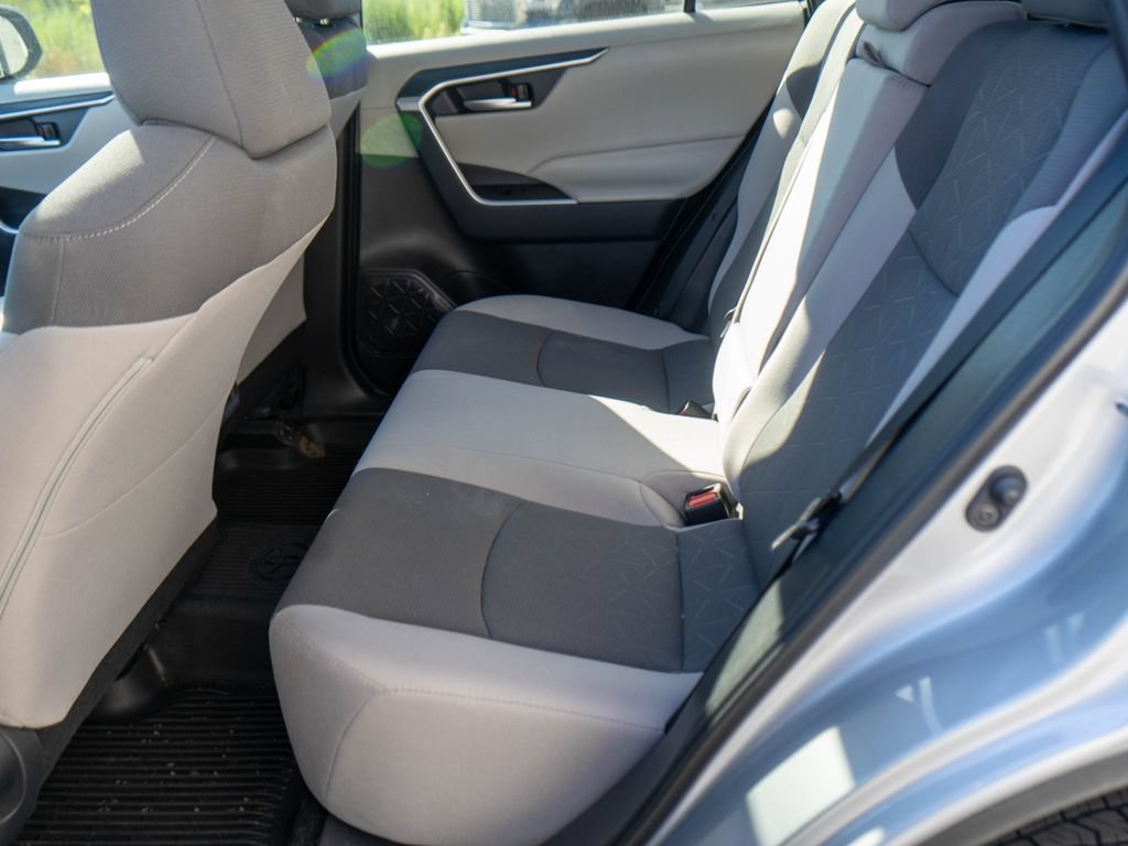 Used 2019 Toyota RAV4 XLE w/ Carpet Mat Package FWD image 13