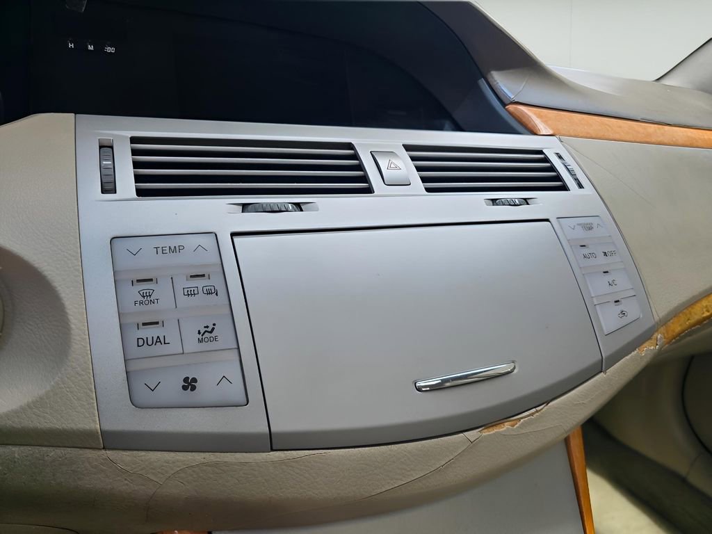 Used 2007 Toyota Avalon XLS image 23
