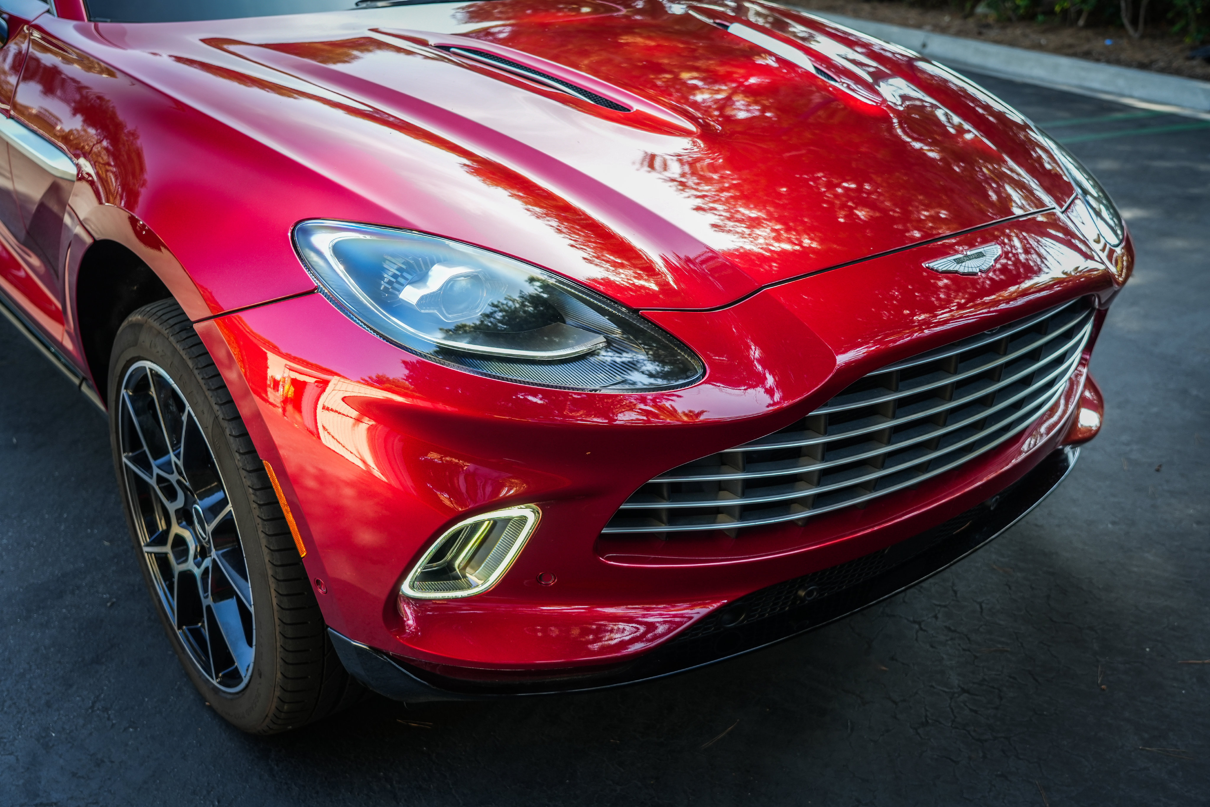 Used 2023 Aston Martin DBX AWD/4WD image 9