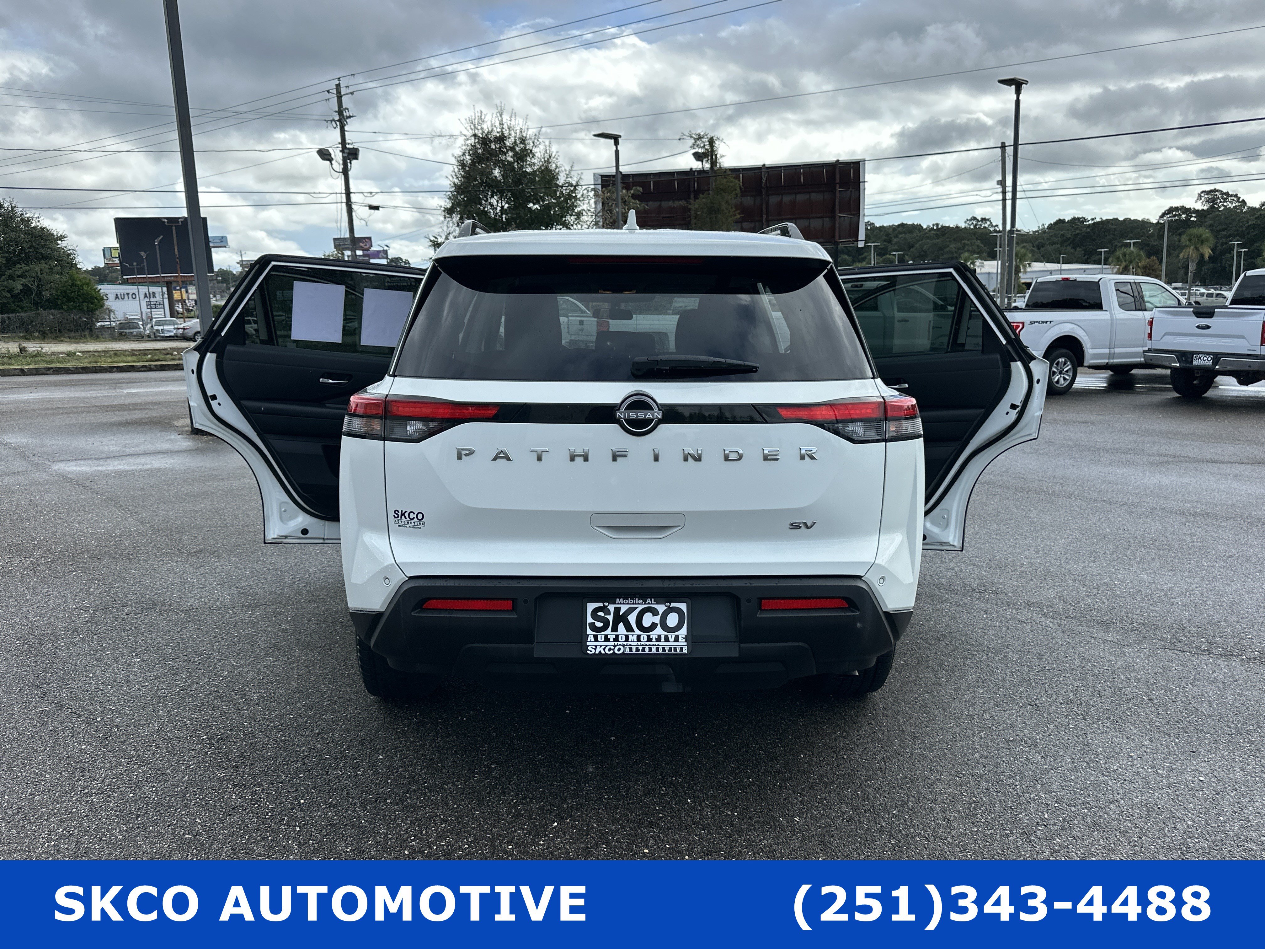Used 2022 Nissan Pathfinder SV image 31
