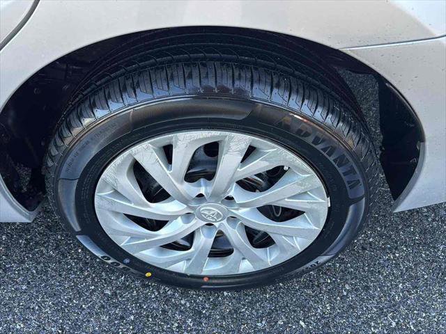 Used 2017 Toyota Corolla LE image 9