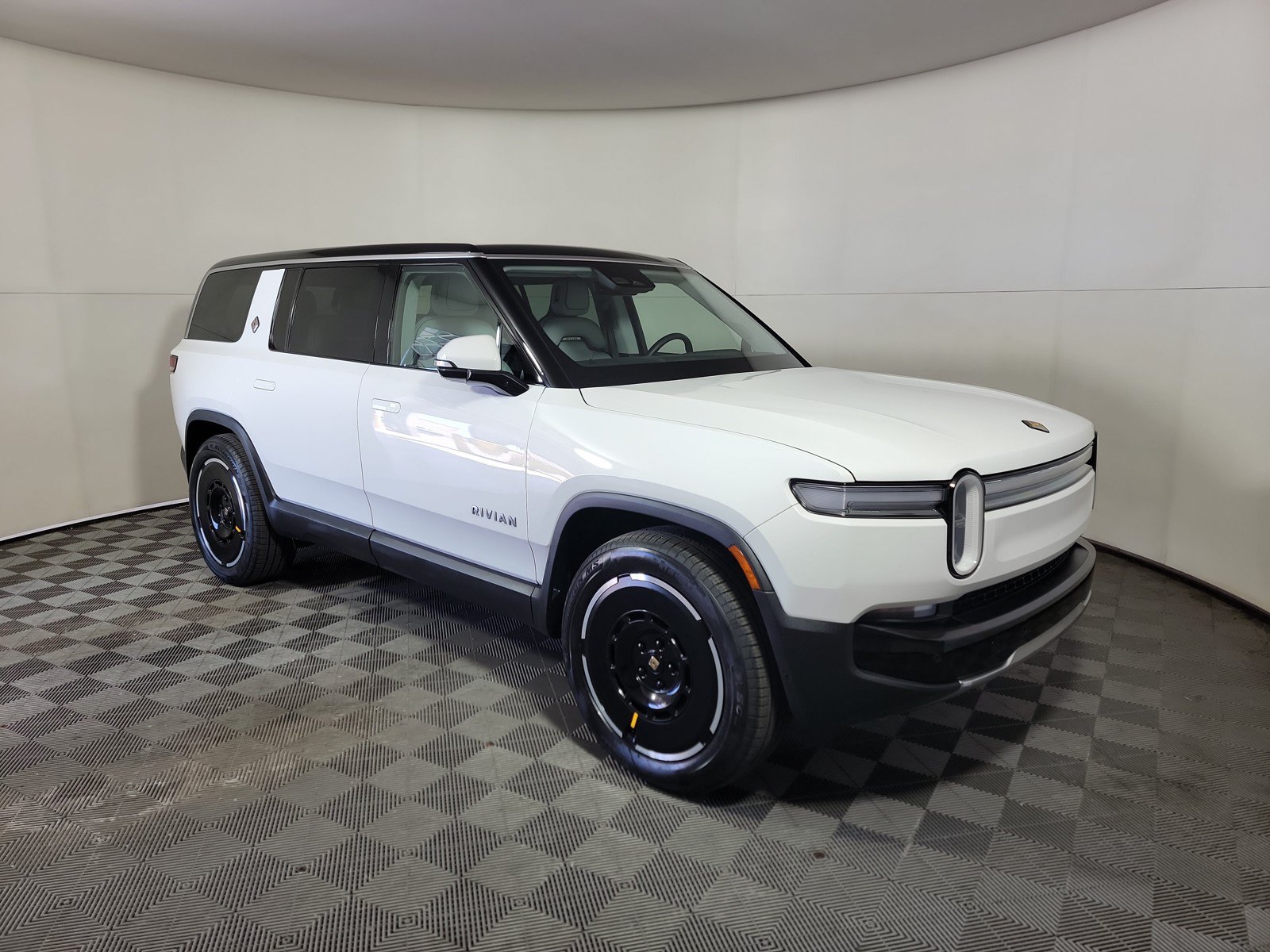 Used 2025 Rivian R1S Adventure AWD/4WD image 7