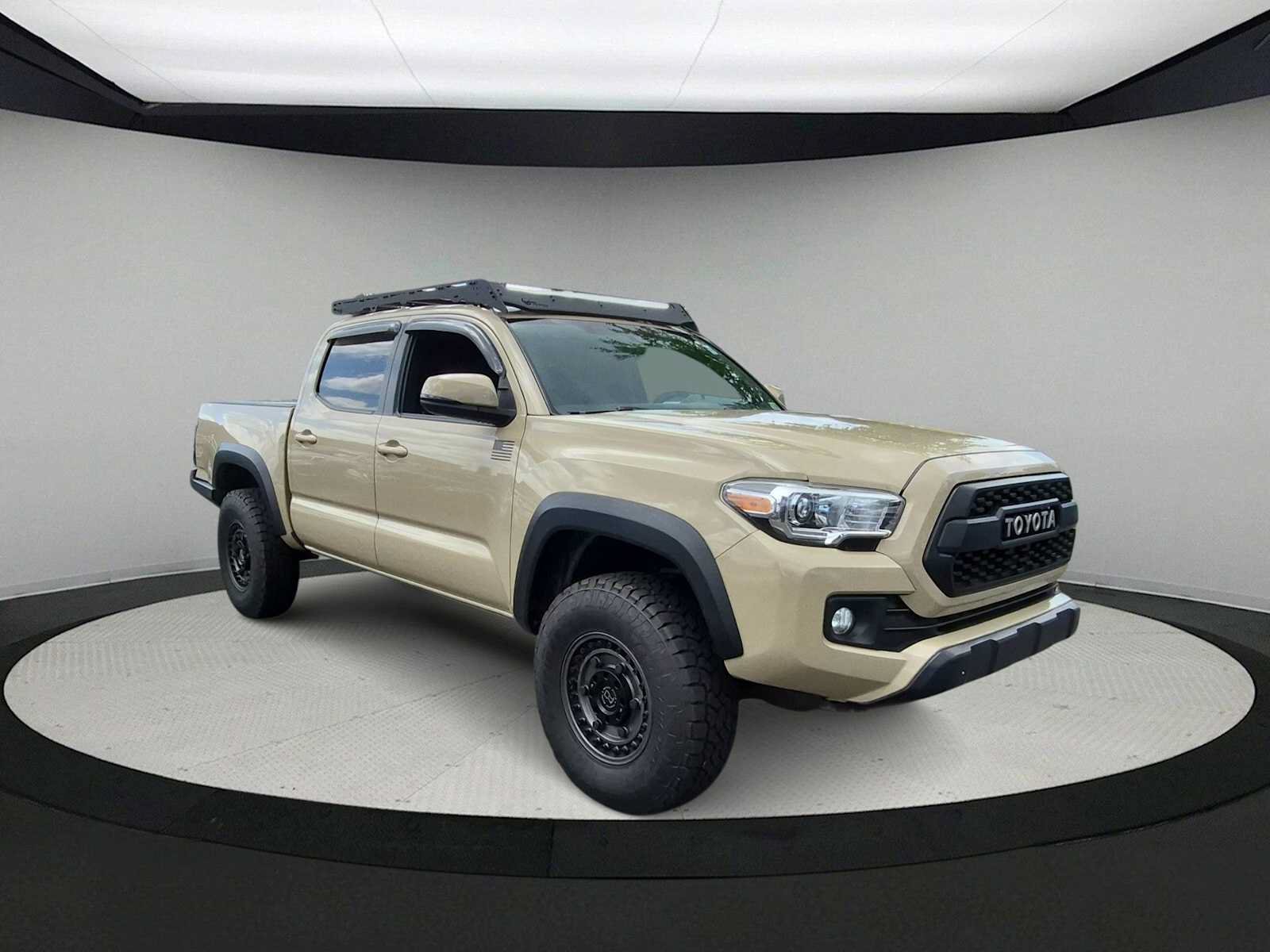 Used 2017 Toyota Tacoma TRD Off-Road w/ Tow Package AWD/4WD image 2