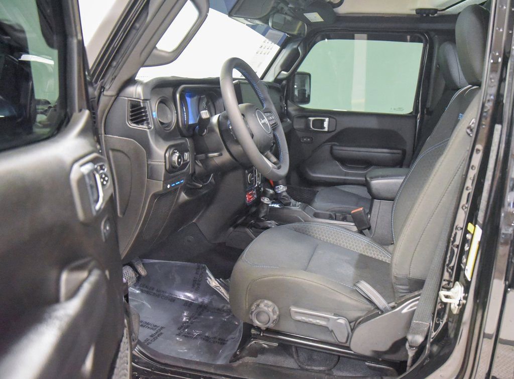 Used 2024 Jeep Wrangler Unlimited Rubicon 4xe image 2