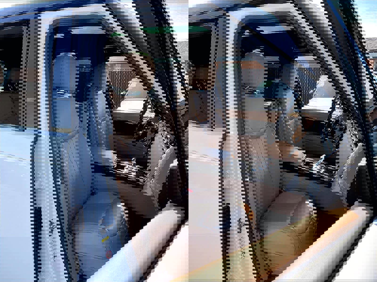 Used 2023 Land Rover Range Rover Long Wheelbase SE image 9