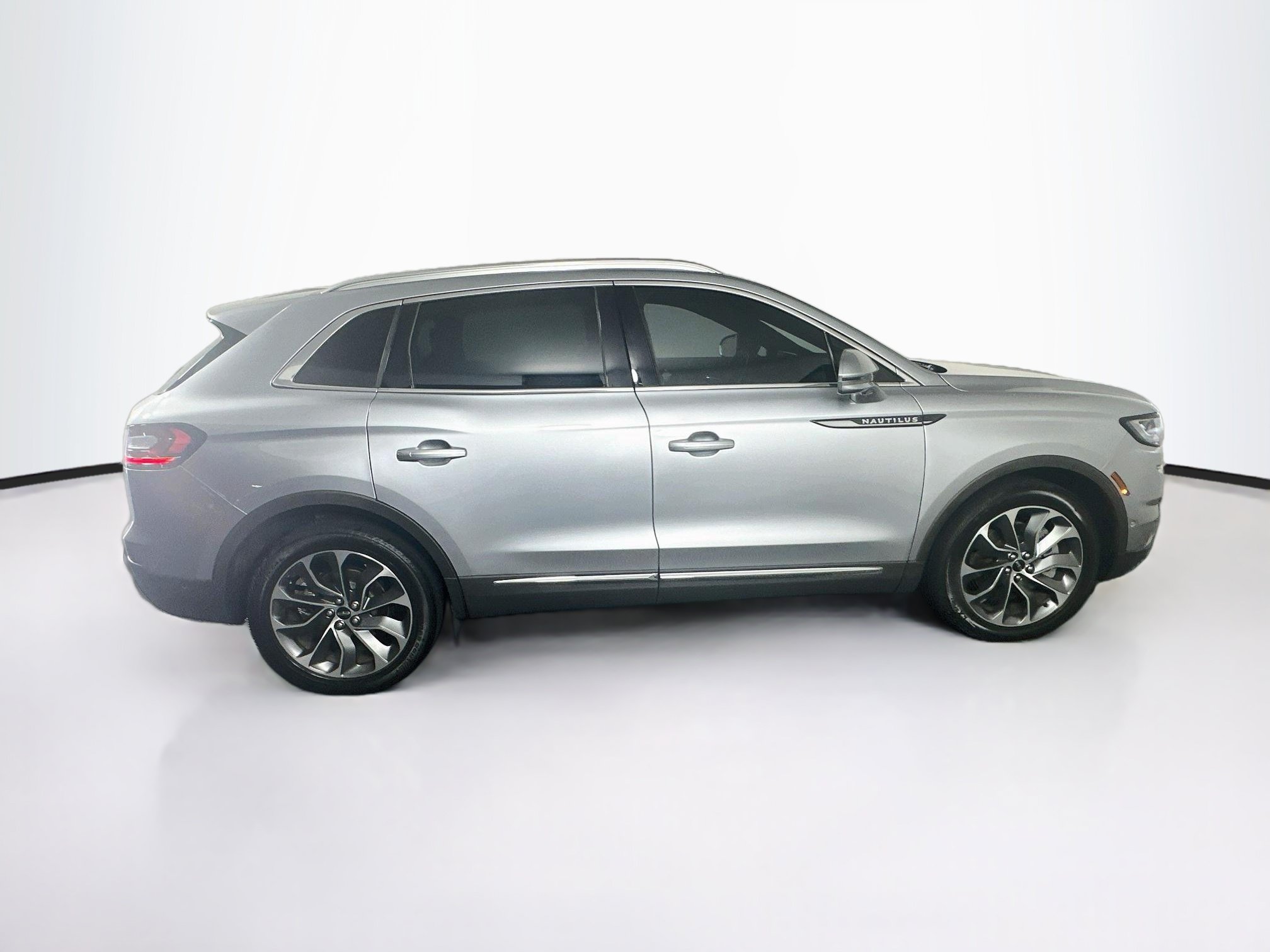 Used 2022 Lincoln Nautilus Reserve w/ Equipment Group 201A FWD image 10