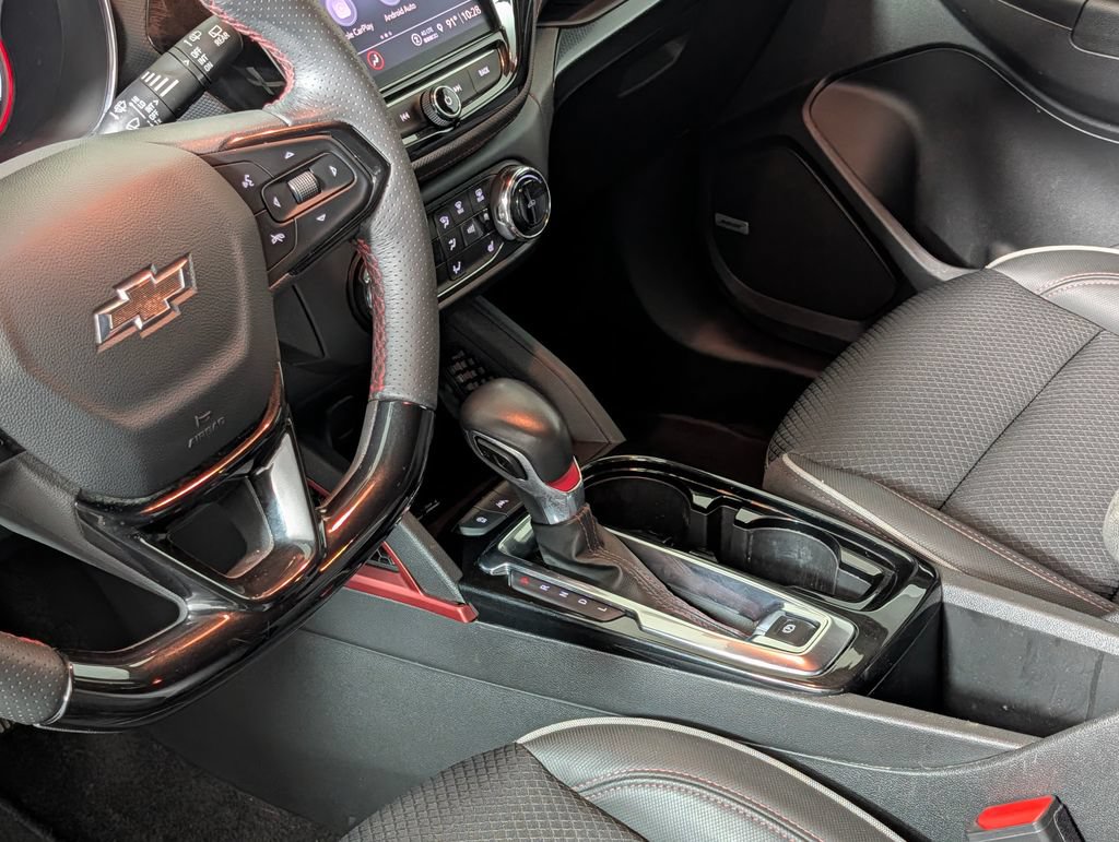 Used 2022 Chevrolet TrailBlazer RS w/ Sun and Liftgate Package FWD image 23