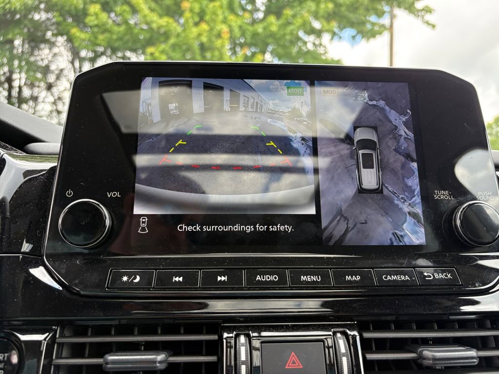 Used 2025 Nissan Pathfinder Platinum FWD image 18