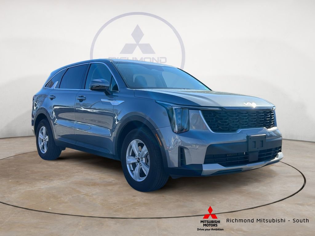 Used 2025 Kia Sorento LX image 1