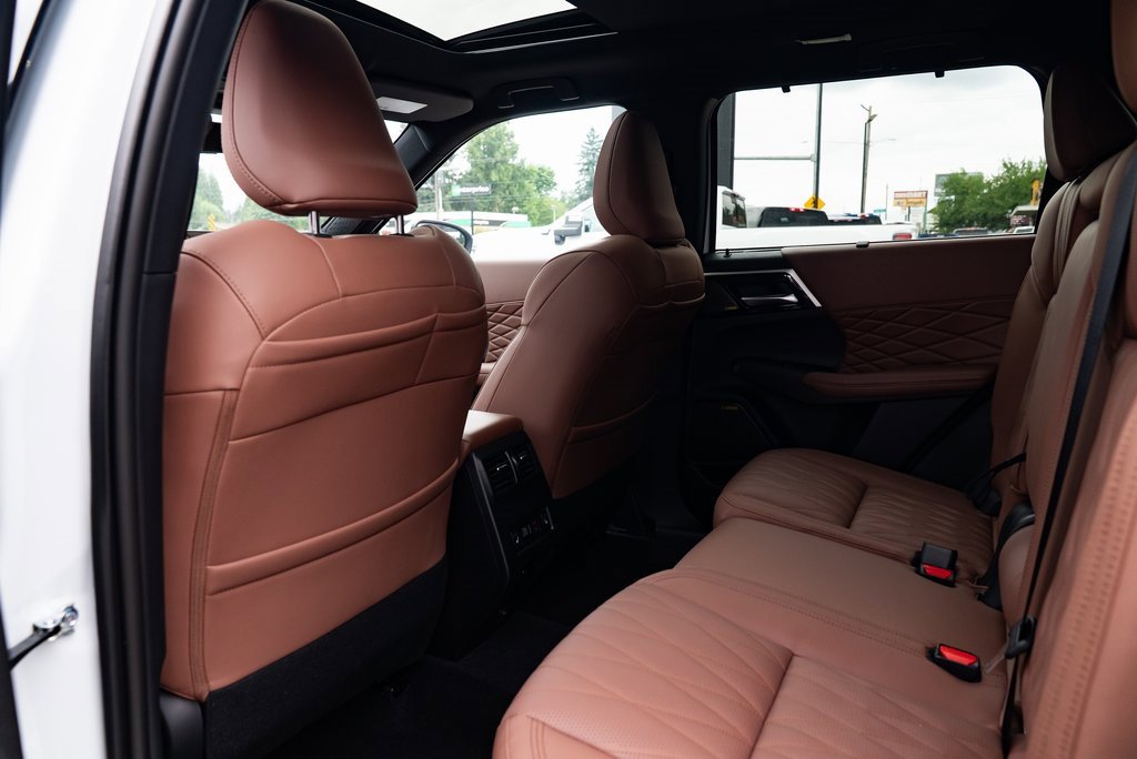 New 2025 Mitsubishi Outlander SEL image 23