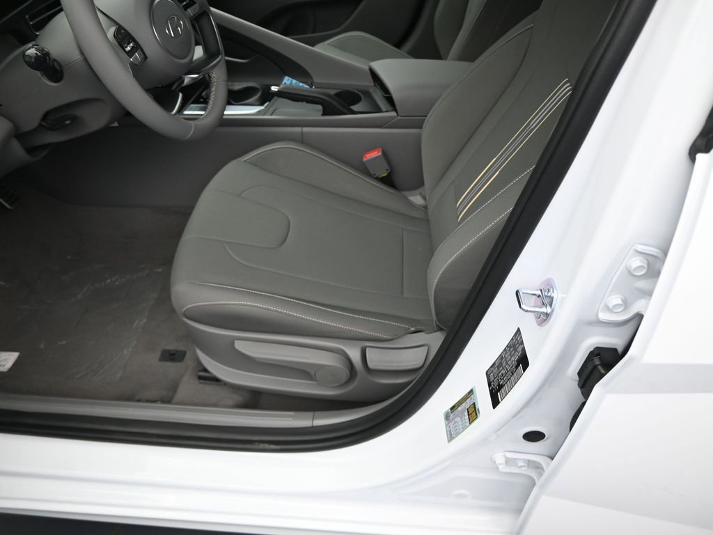 Used 2025 Hyundai Elantra Sport image 26