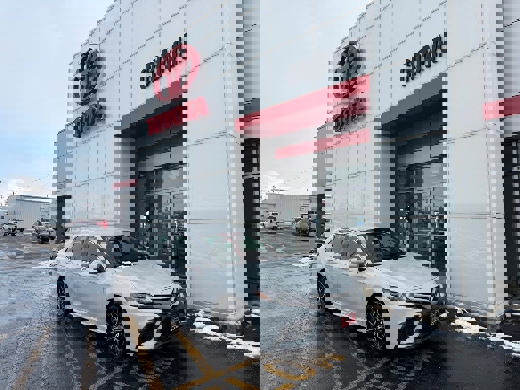 Used 2023 Toyota Camry SE