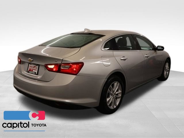 Used 2018 Chevrolet Malibu LT FWD image 2
