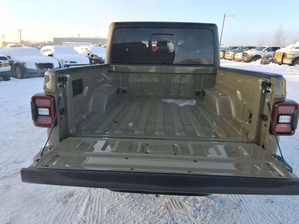 New 2025 Jeep Gladiator Sport AWD/4WD image 11