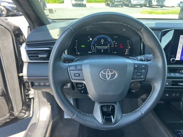 Used 2025 Toyota Camry SE FWD image 19