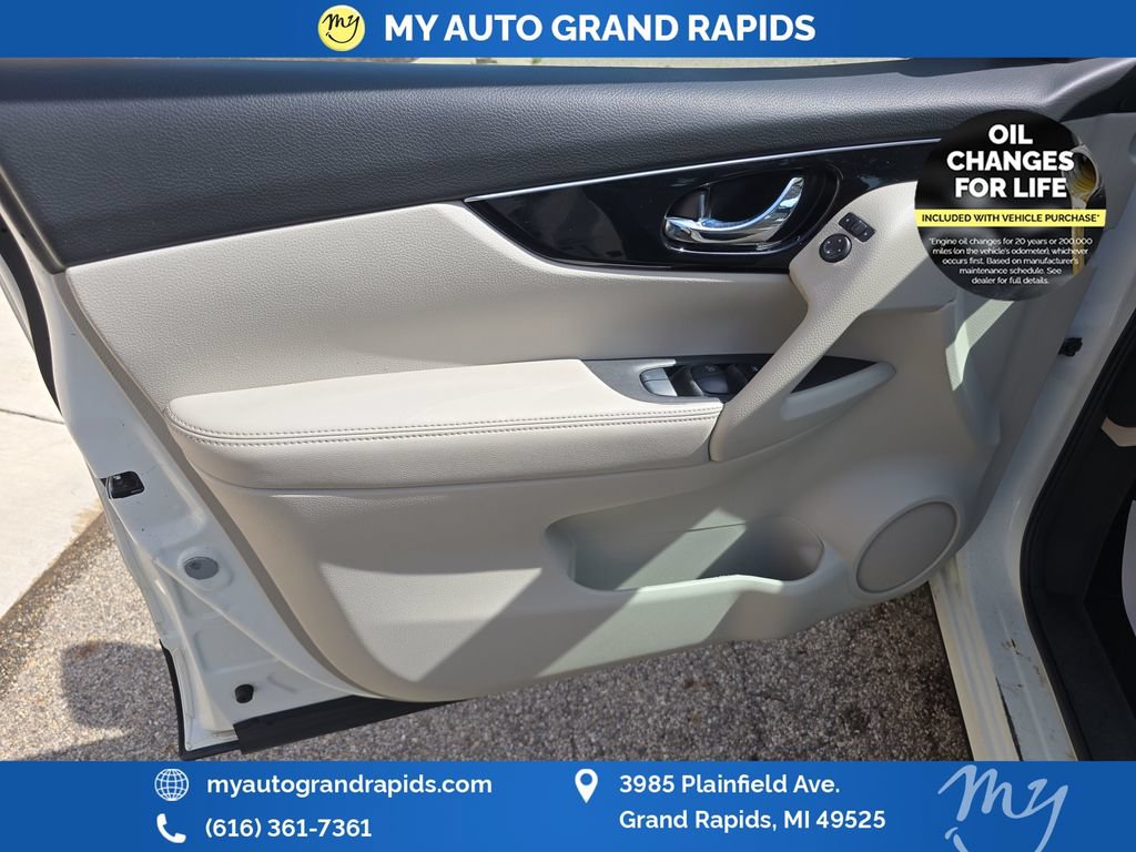 Used 2017 Nissan Rogue Sport SL w/ SL Premium Package AWD/4WD image 10