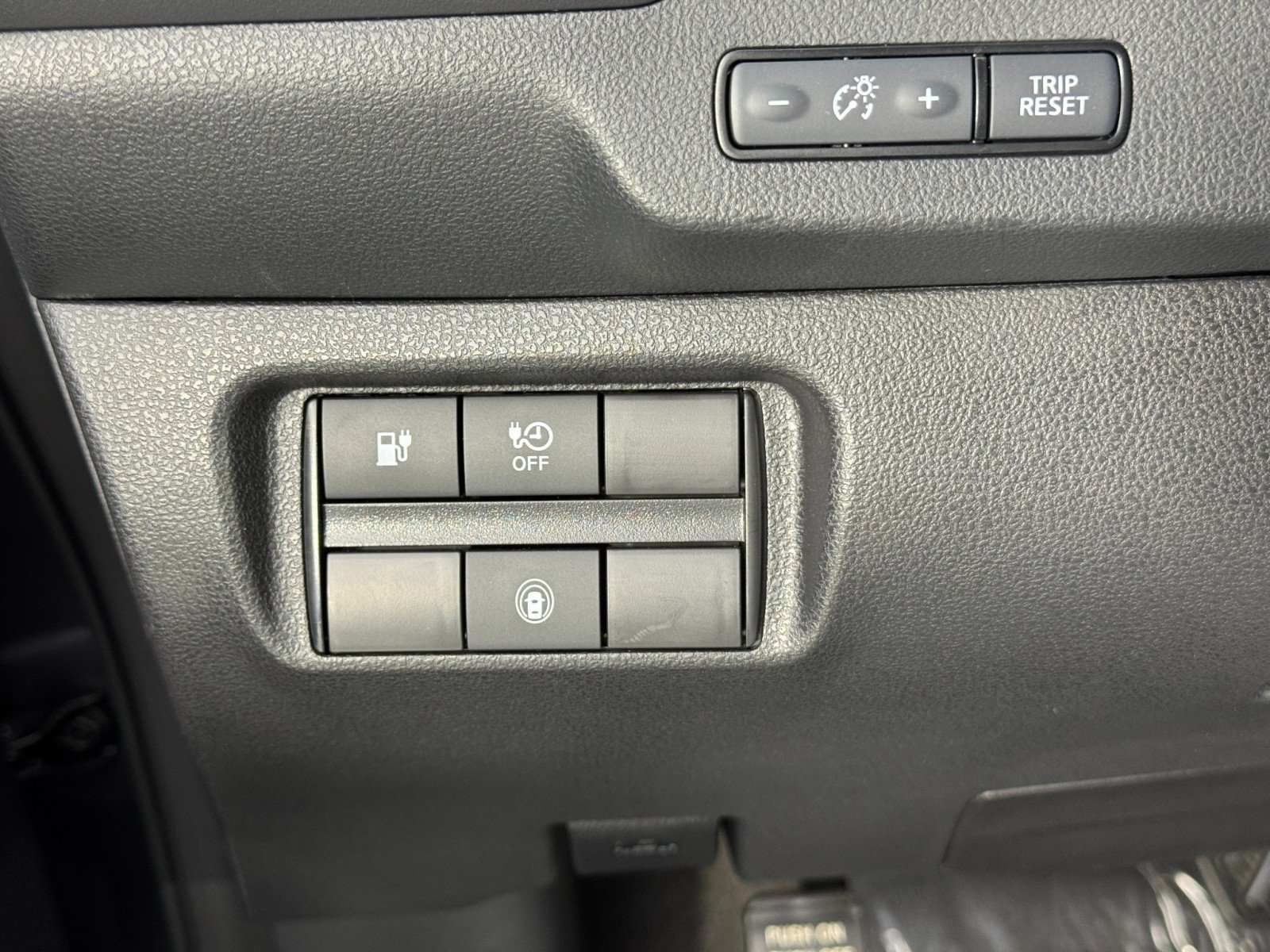 Used 2025 Nissan Leaf S image 16