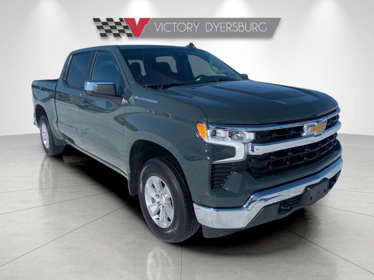 Used 2025 Chevrolet Silverado 1500 LT image 2