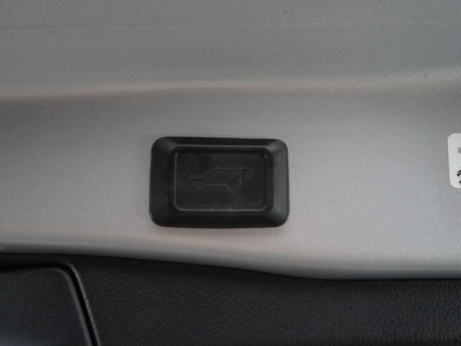 Used 2019 Toyota RAV4 Limited w/ Cold Weather Package AWD/4WD image 14