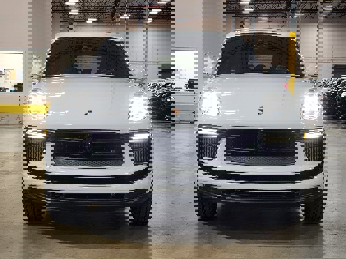 Used 2023 Porsche Macan S image 2