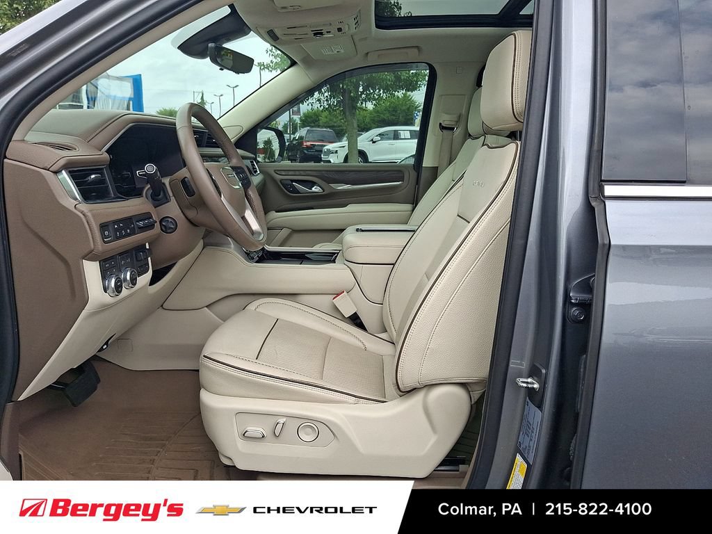 Used 2022 GMC Yukon XL Denali w/ Denali Ultimate Package AWD/4WD image 19