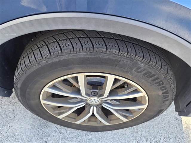 Used 2020 Volkswagen Tiguan SE w/ Panoramic Sunroof Package image 6