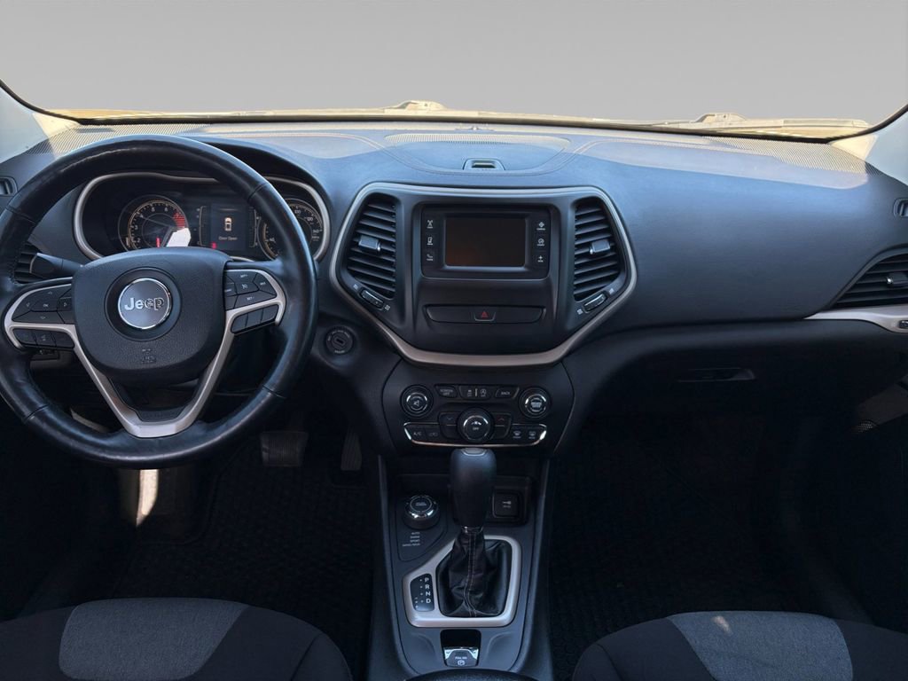 Used 2018 Jeep Cherokee Latitude w/ Altitude Package image 11