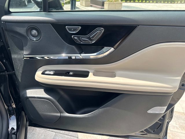 New 2025 Lincoln Corsair Reserve w/ Equipment Group 202A image 15