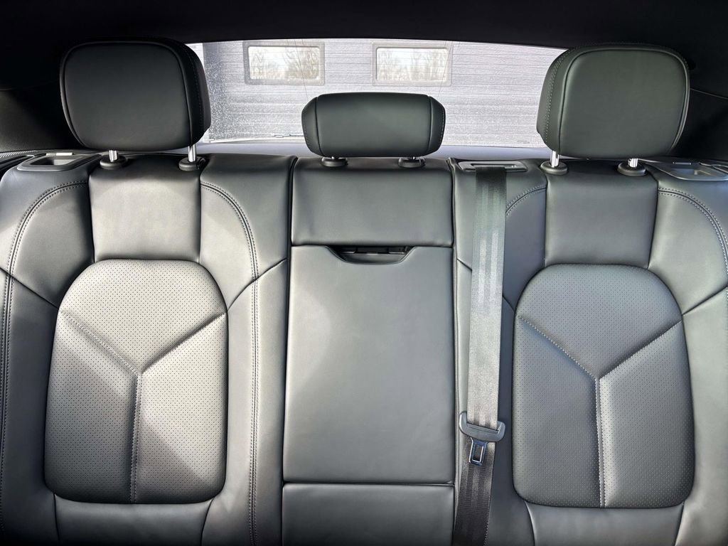 New 2026 Porsche Macan image 37