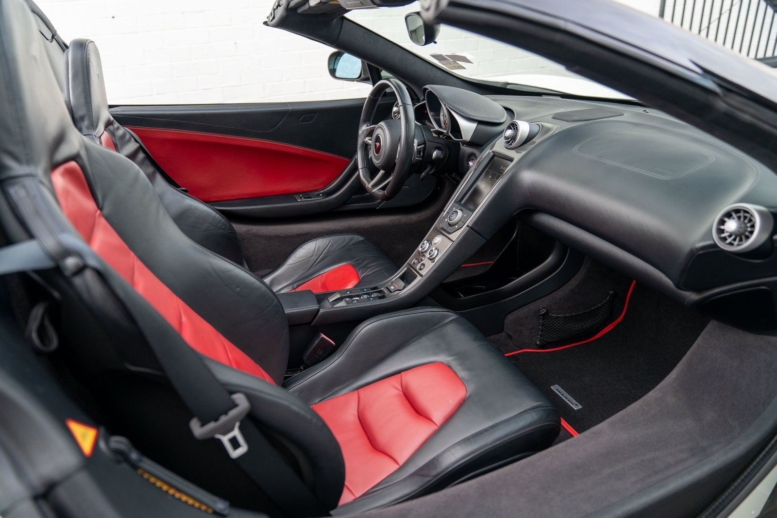 Used 2016 McLaren 650S Spider RWD image 46