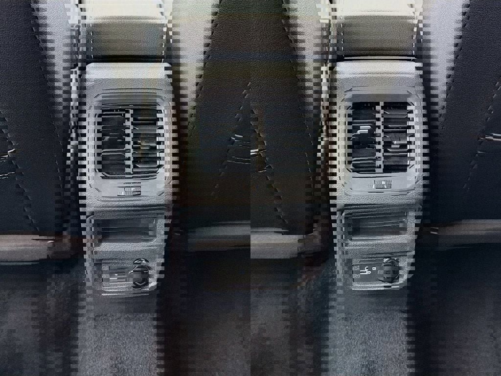 Used 2023 Volkswagen Tiguan SE FWD image 24