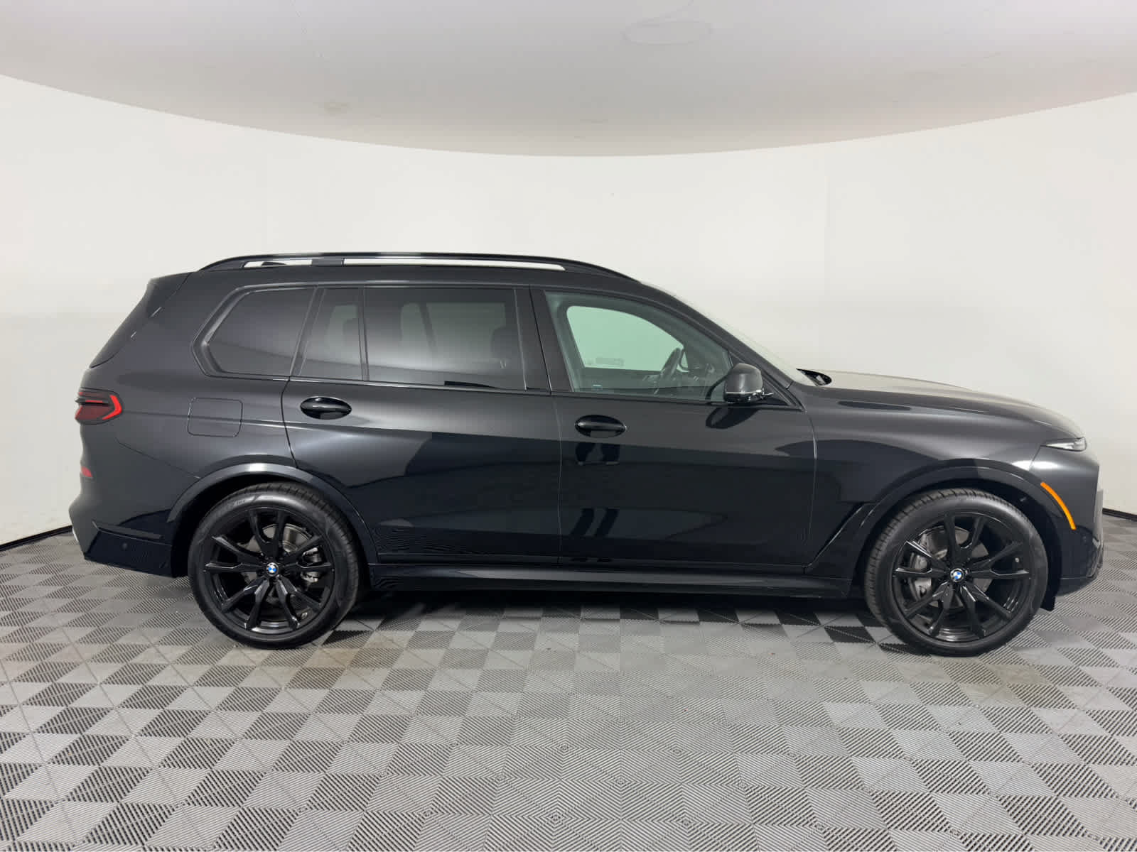 Used 2026 BMW X7 xDrive40i w/ M Sport Package AWD/4WD image 2