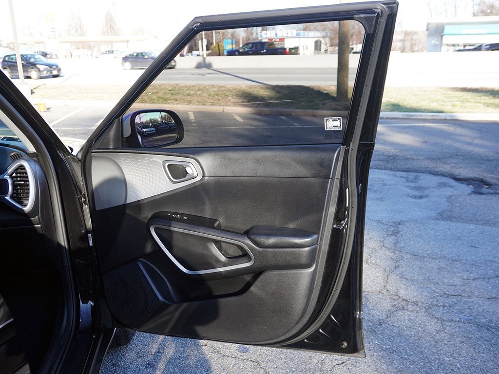 Used 2020 Kia Soul LX image 18