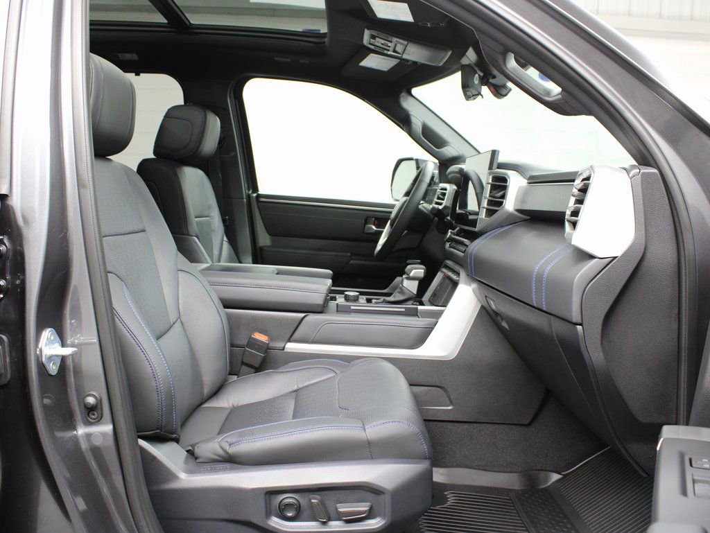 Used 2025 Toyota Sequoia Platinum image 29