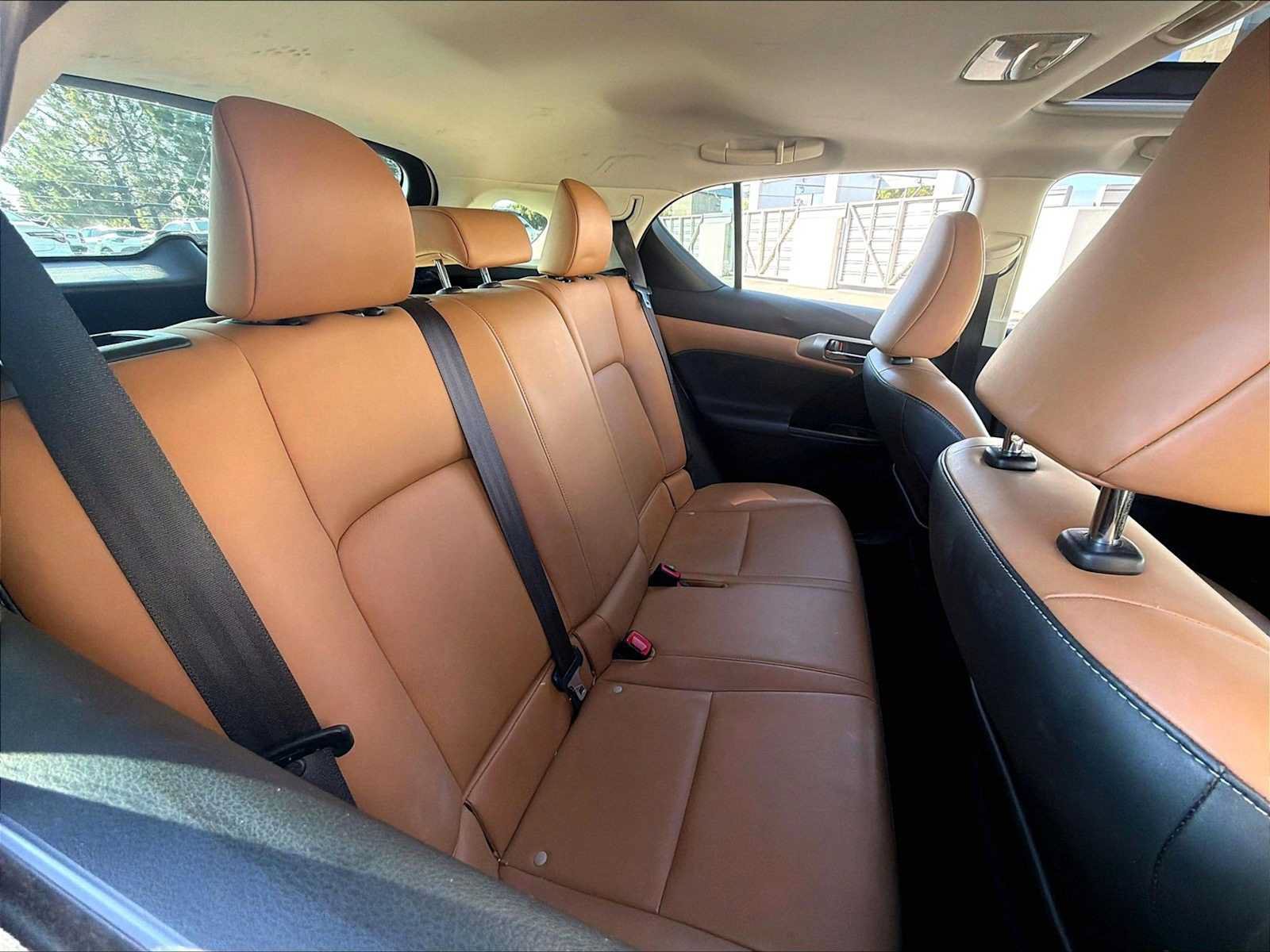 Used 2015 Lexus CT 200h FWD image 29