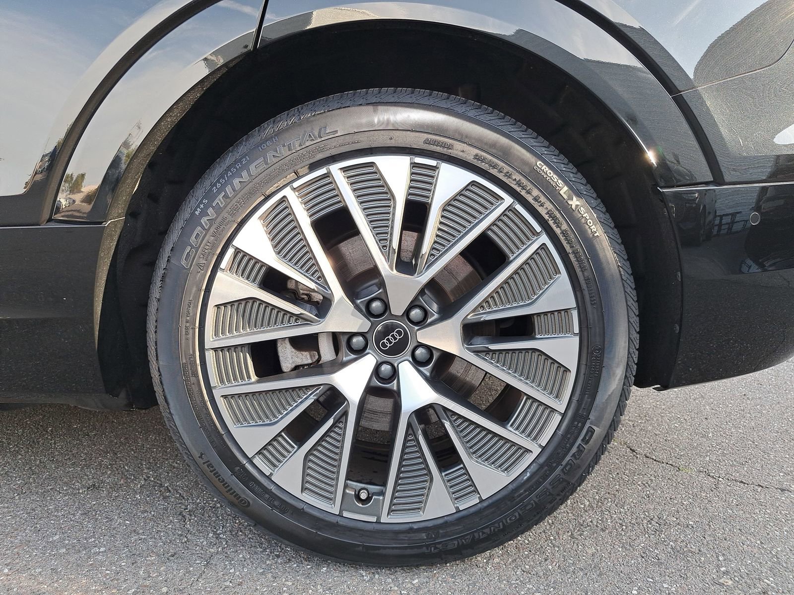 Used 2024 Audi Q8 e-tron Premium Plus w/ Premium Plus Package image 37