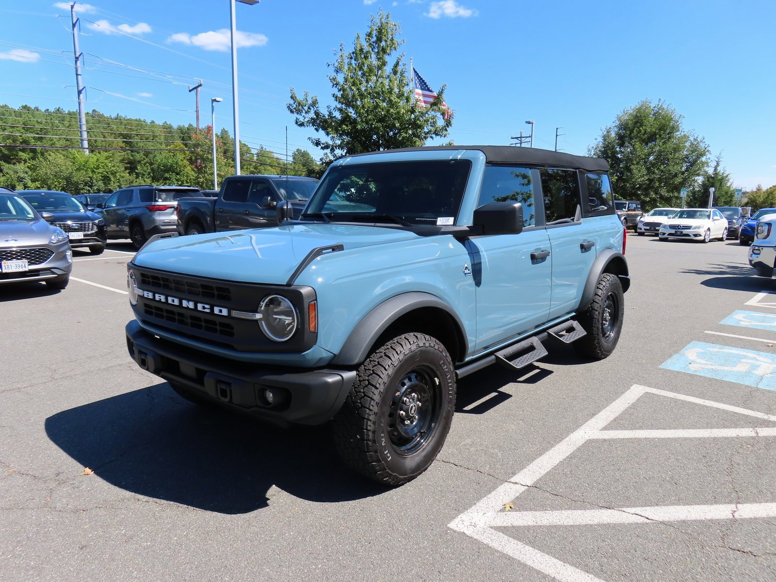Used 2023 Ford Bronco Black Diamond image 3