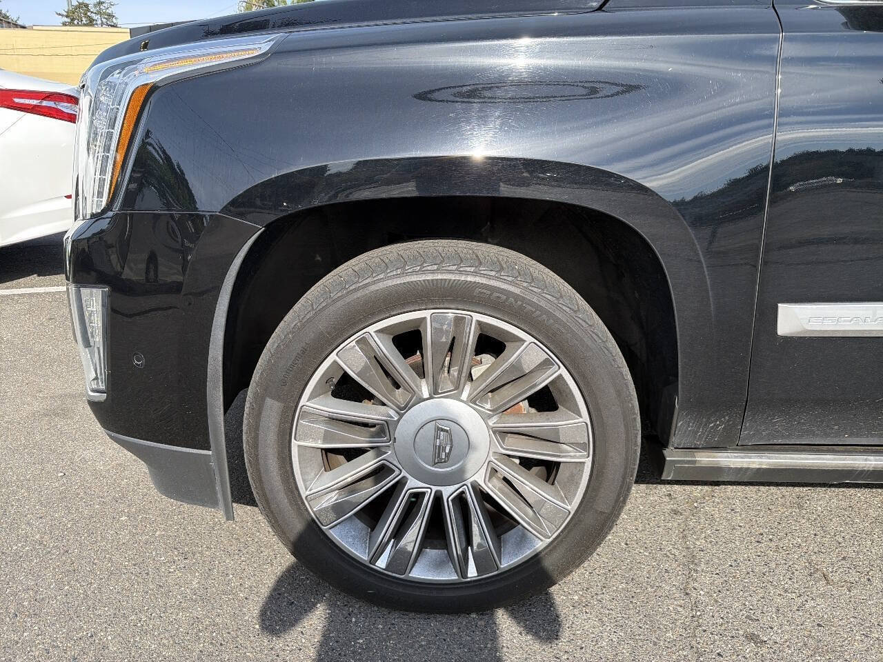 Used 2018 Cadillac Escalade Platinum AWD/4WD image 12