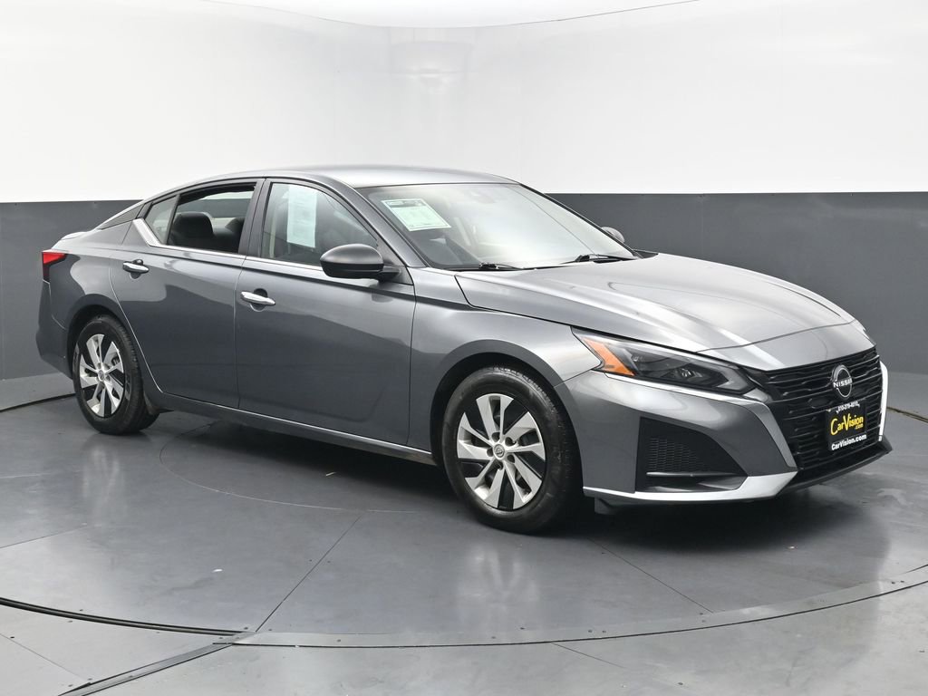Used 2024 Nissan Altima 2.5 S image 3