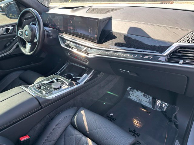 Used 2024 BMW X7 xDrive40i w/ M Sport Package AWD/4WD image 8