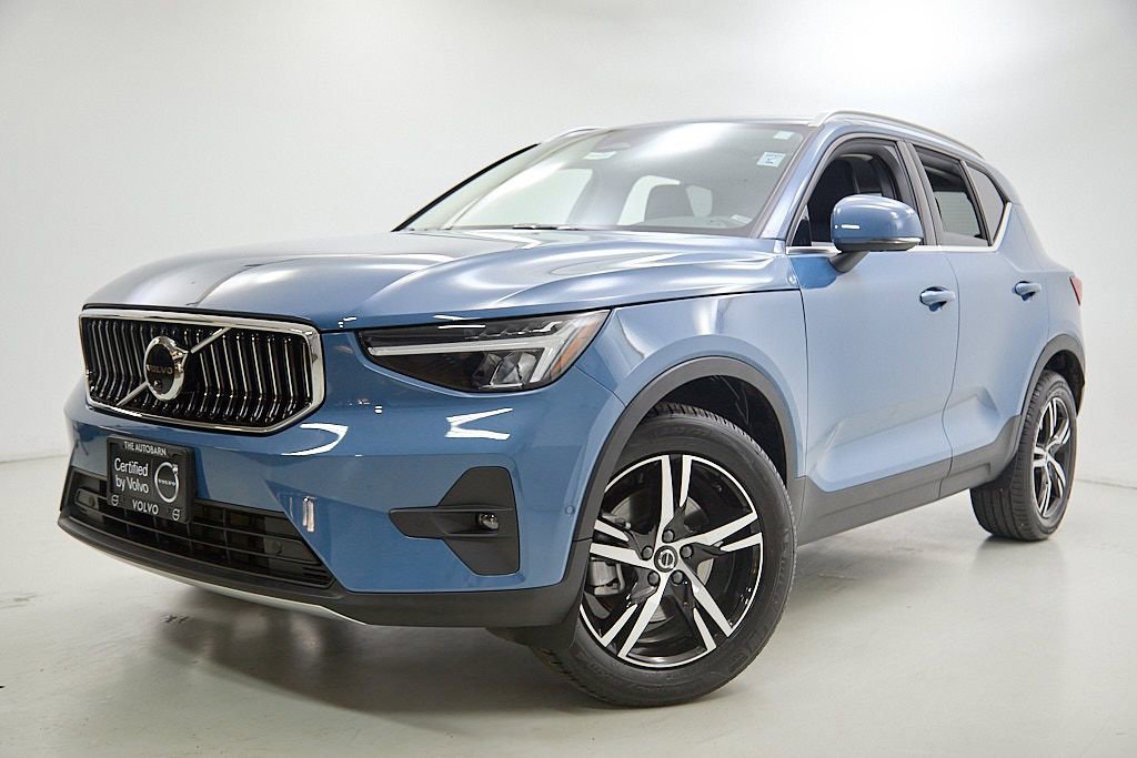 Certified 2023 Volvo XC40 B5 Plus image 2