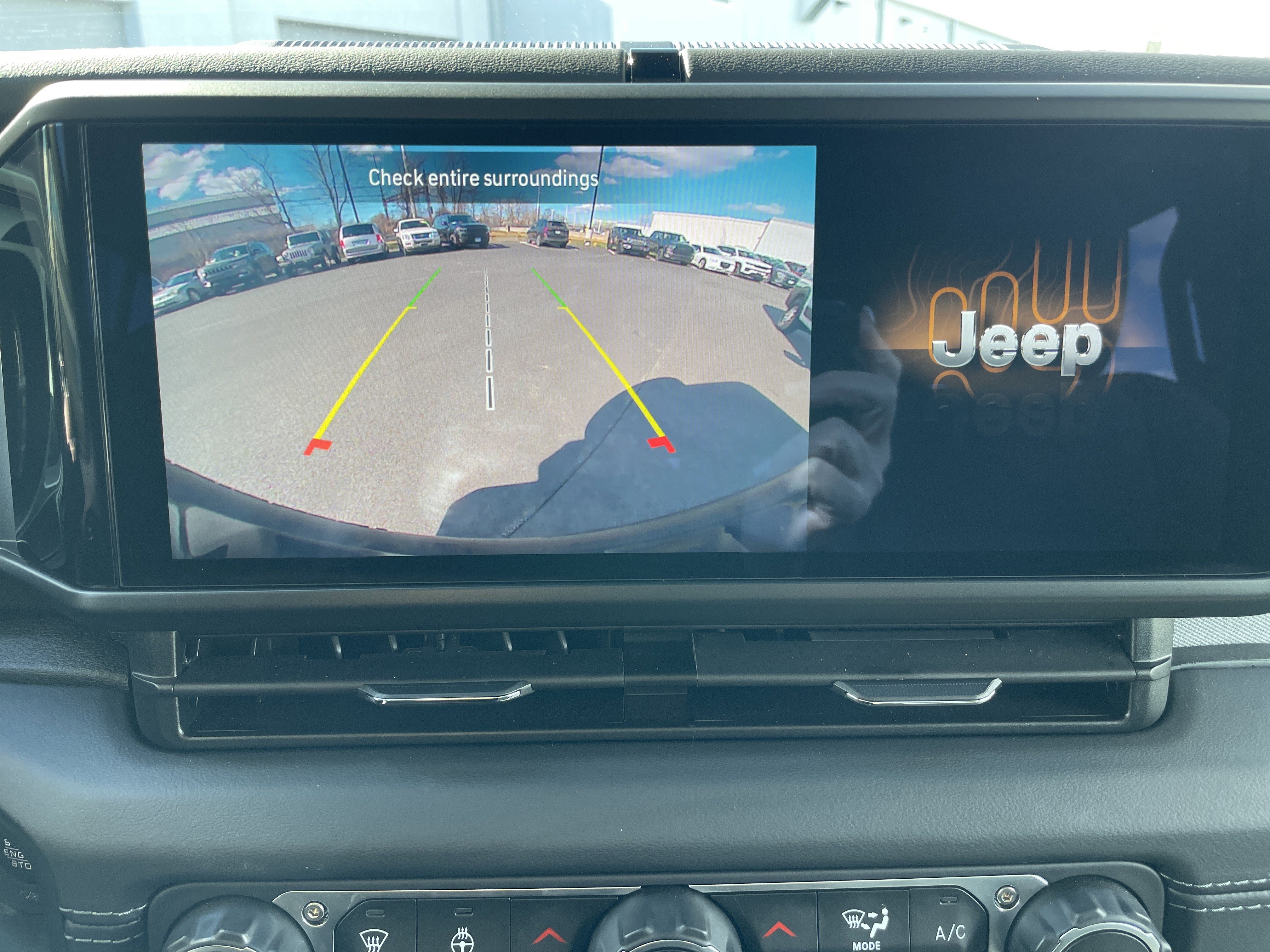 Used 2025 Jeep Wrangler Sahara image 41