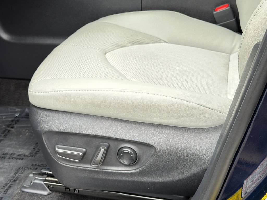 Used 2025 Toyota Grand Highlander AWD Hybrid image 23