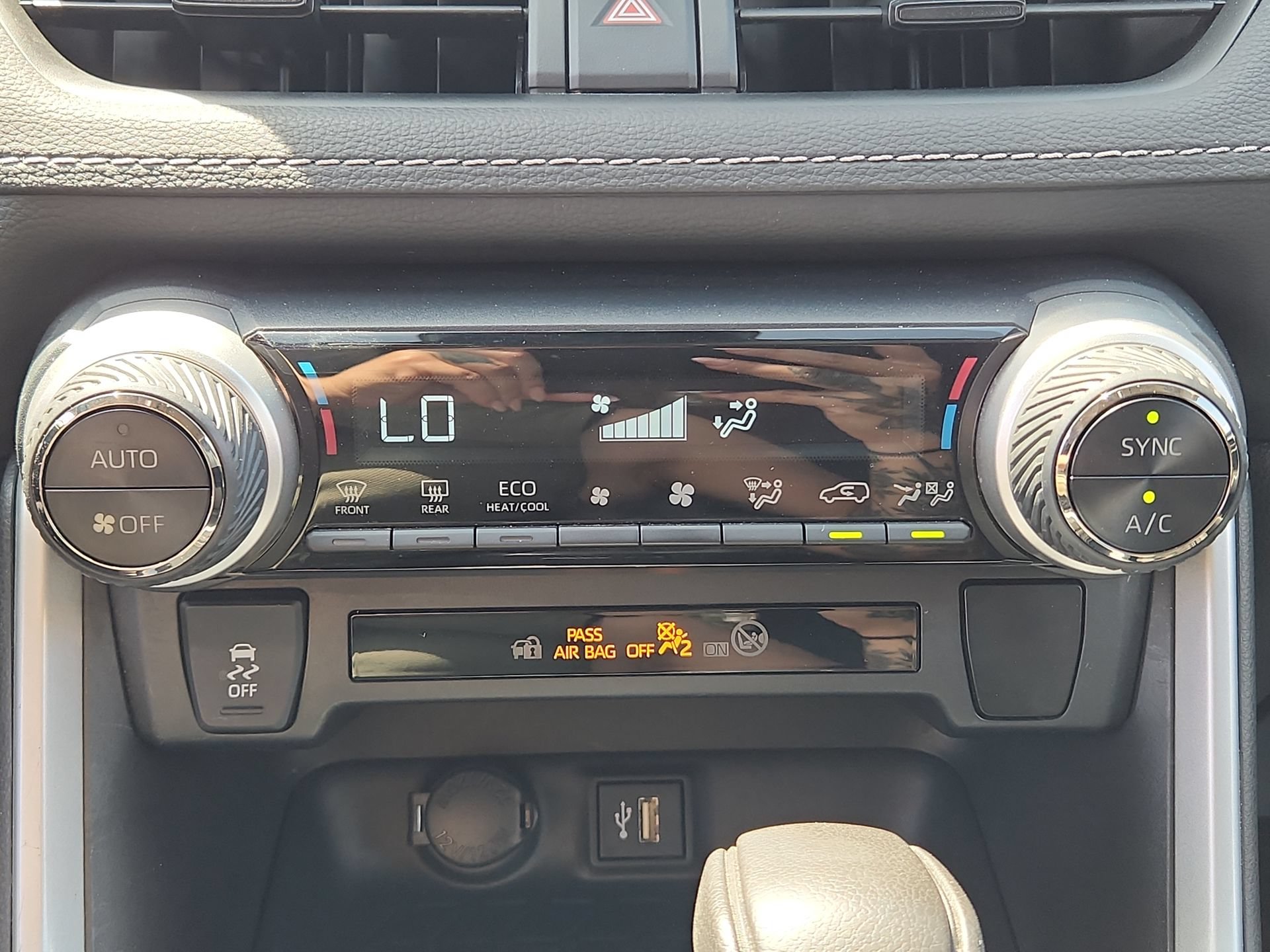 Used 2023 Toyota RAV4 LE AWD/4WD image 16