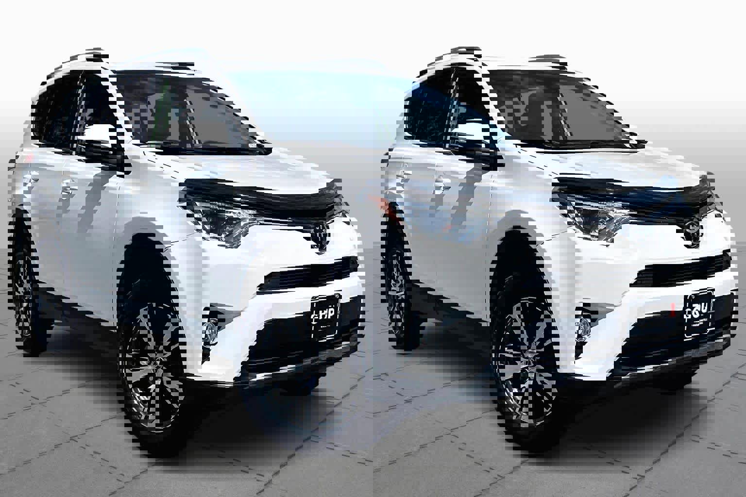 Used 2018 Toyota RAV4 XLE image 3